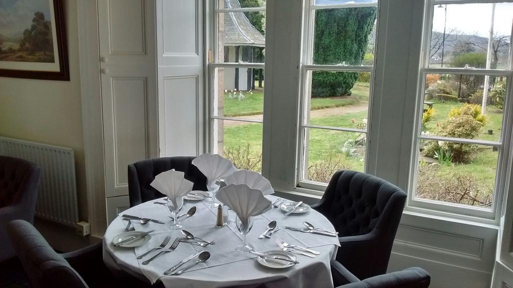 Huntly Arms Hotel Aboyne Buitenkant foto